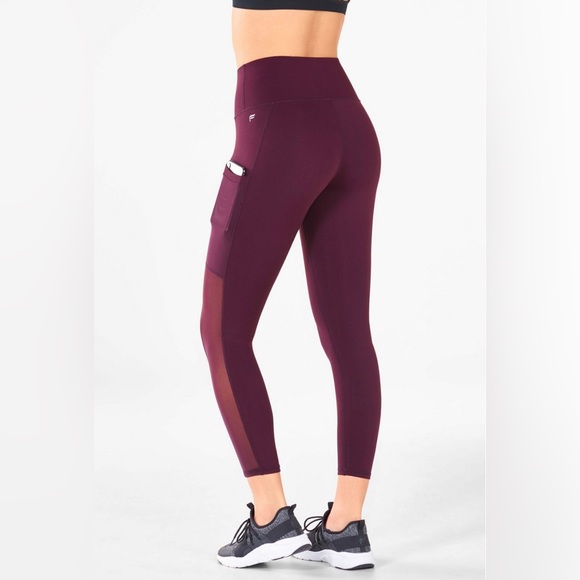 Fabletics Mila Pocket Capri - Picture 3 of 6